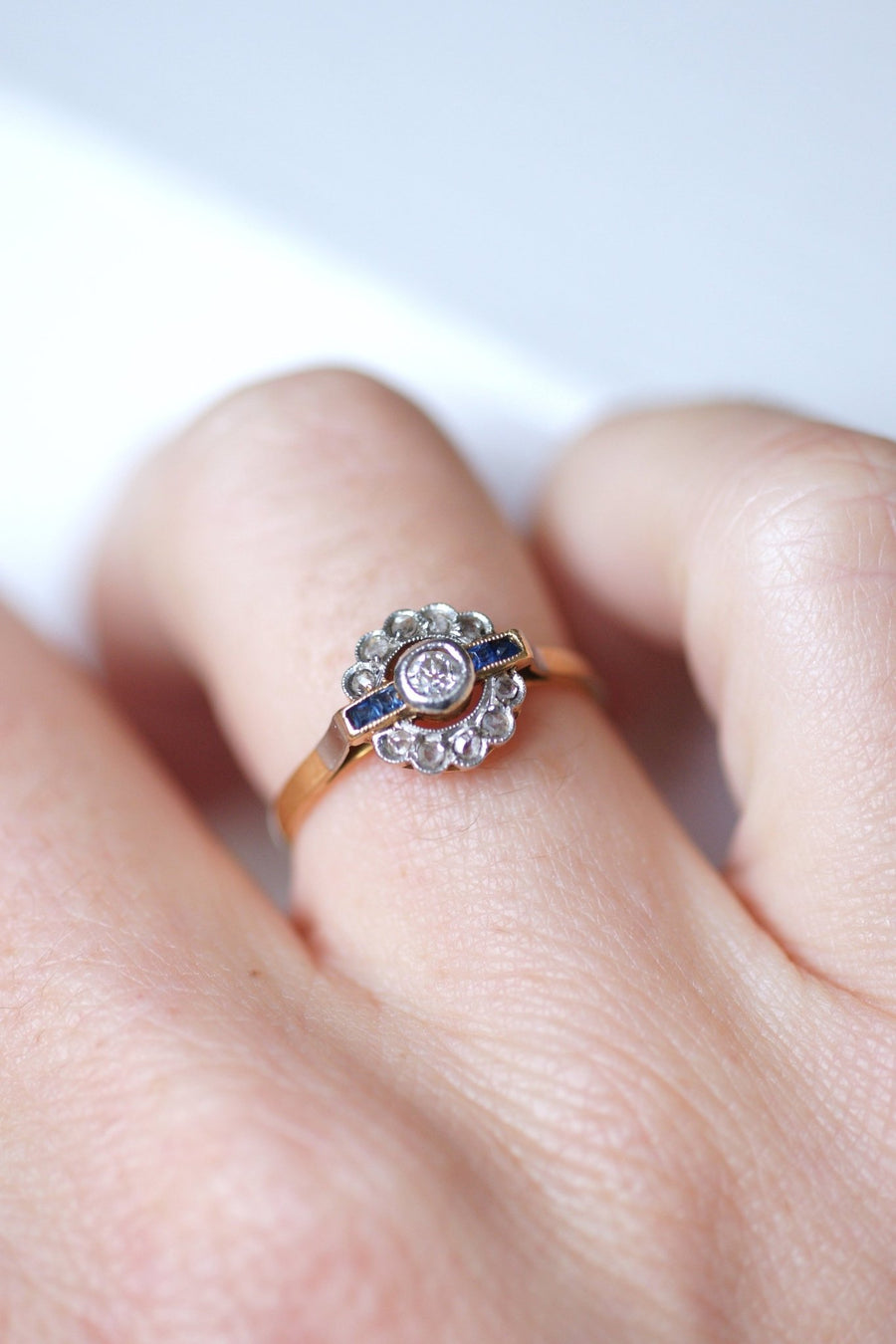 Art Deco sapphires and diamonds on gold and platinum engagement ring - Galerie Pénélope
