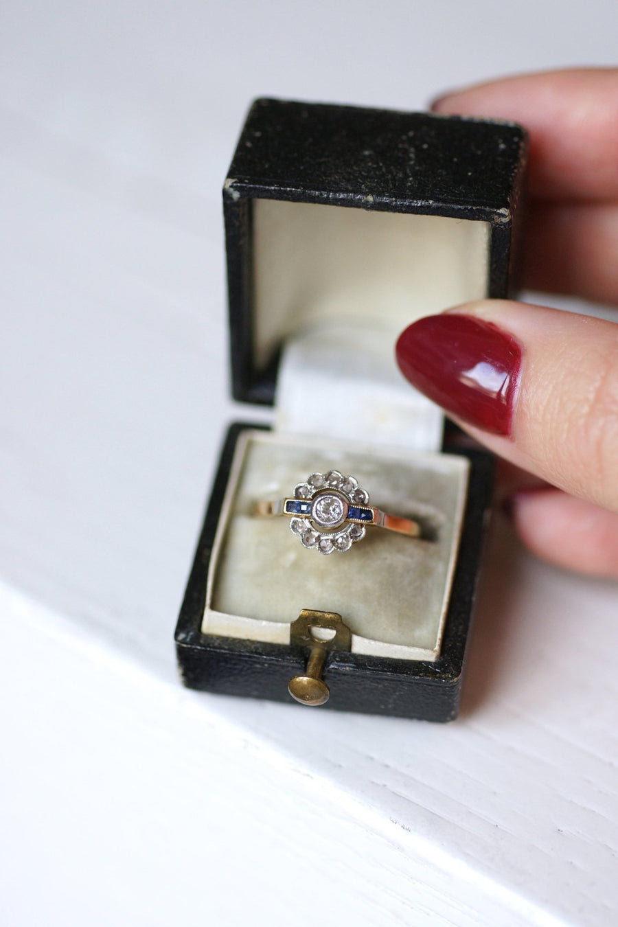 Art Deco sapphires and diamonds on gold and platinum engagement ring - Galerie Pénélope