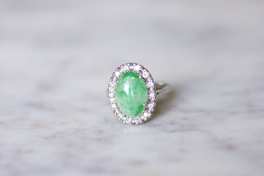 Jade engagement ring surrounded by diamonds on white gold - Galerie Pénélope