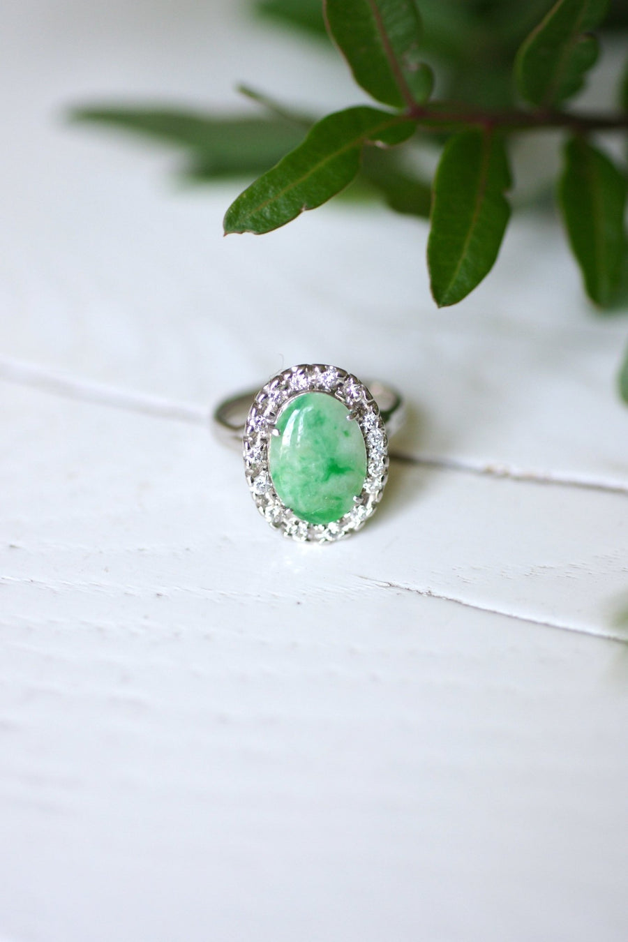 Jade engagement ring surrounded by diamonds on white gold - Galerie Pénélope