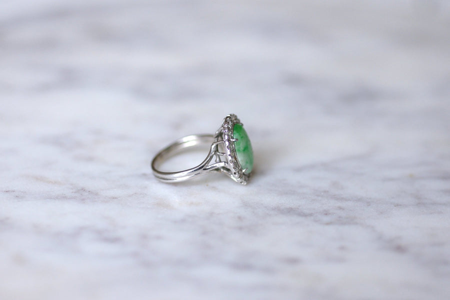 Jade engagement ring surrounded by diamonds on white gold - Galerie Pénélope