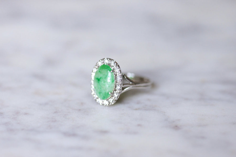 Jade engagement ring surrounded by diamonds on white gold - Galerie Pénélope