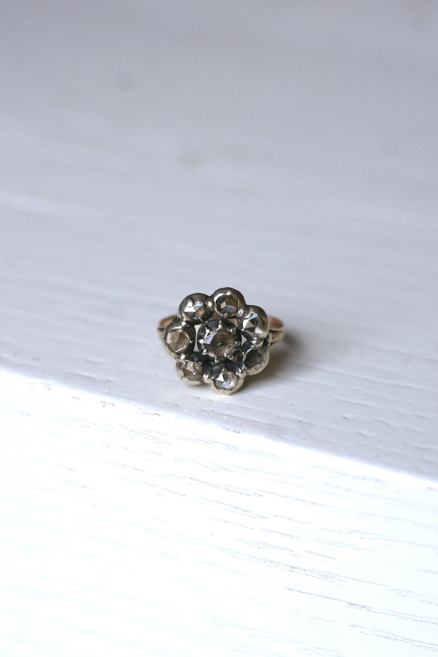 Antique gold and diamonds daisy engagement ring - Galerie Pénélope