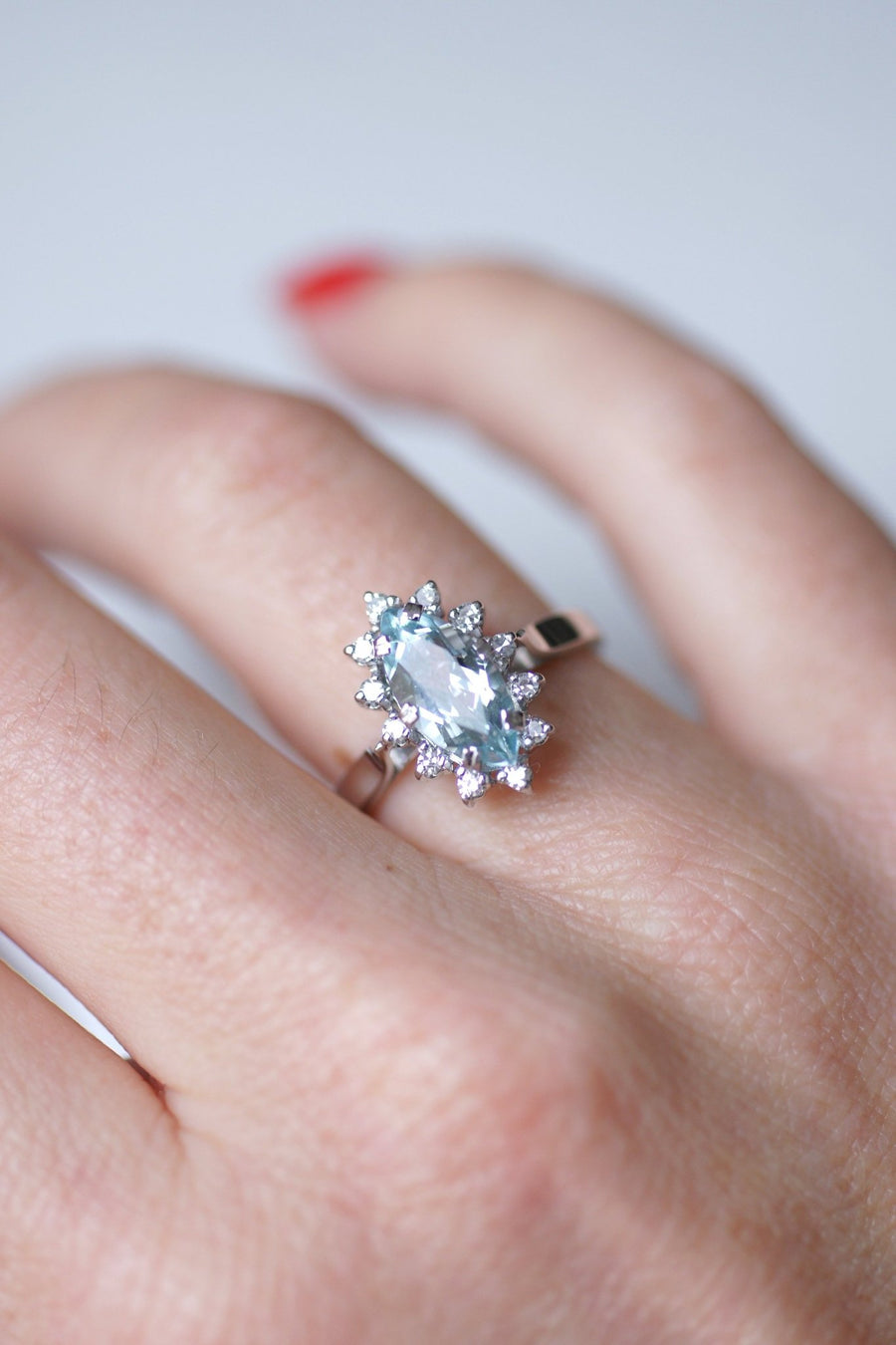 Aquamarine marquise engagement ring with diamonds on white gold - Galerie Pénélope