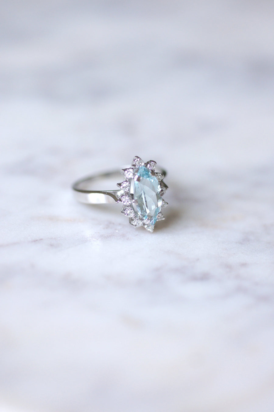 Aquamarine marquise engagement ring with diamonds on white gold - Galerie Pénélope