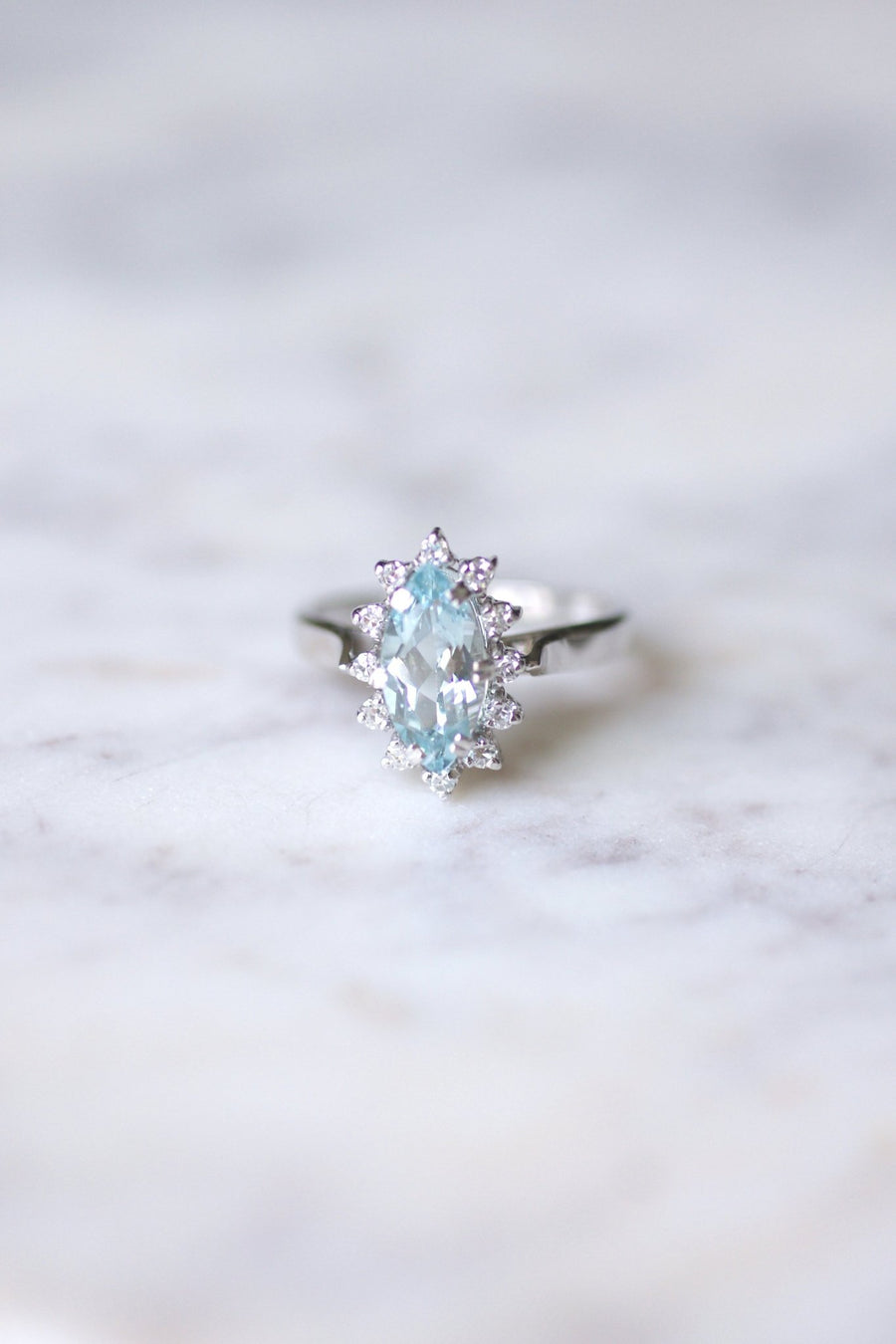 Aquamarine marquise engagement ring with diamonds on white gold - Galerie Pénélope