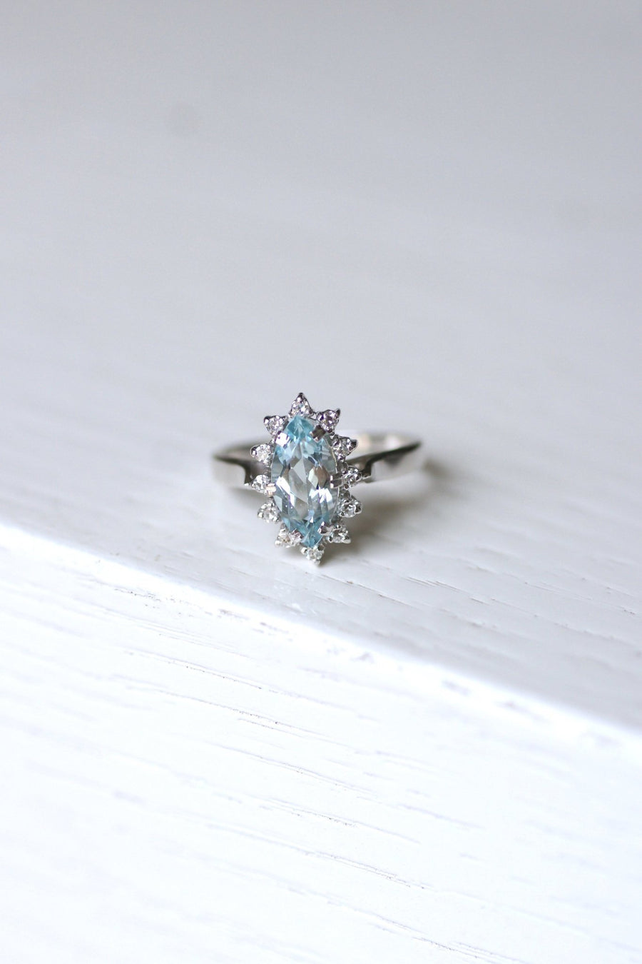 Aquamarine marquise engagement ring with diamonds on white gold - Galerie Pénélope