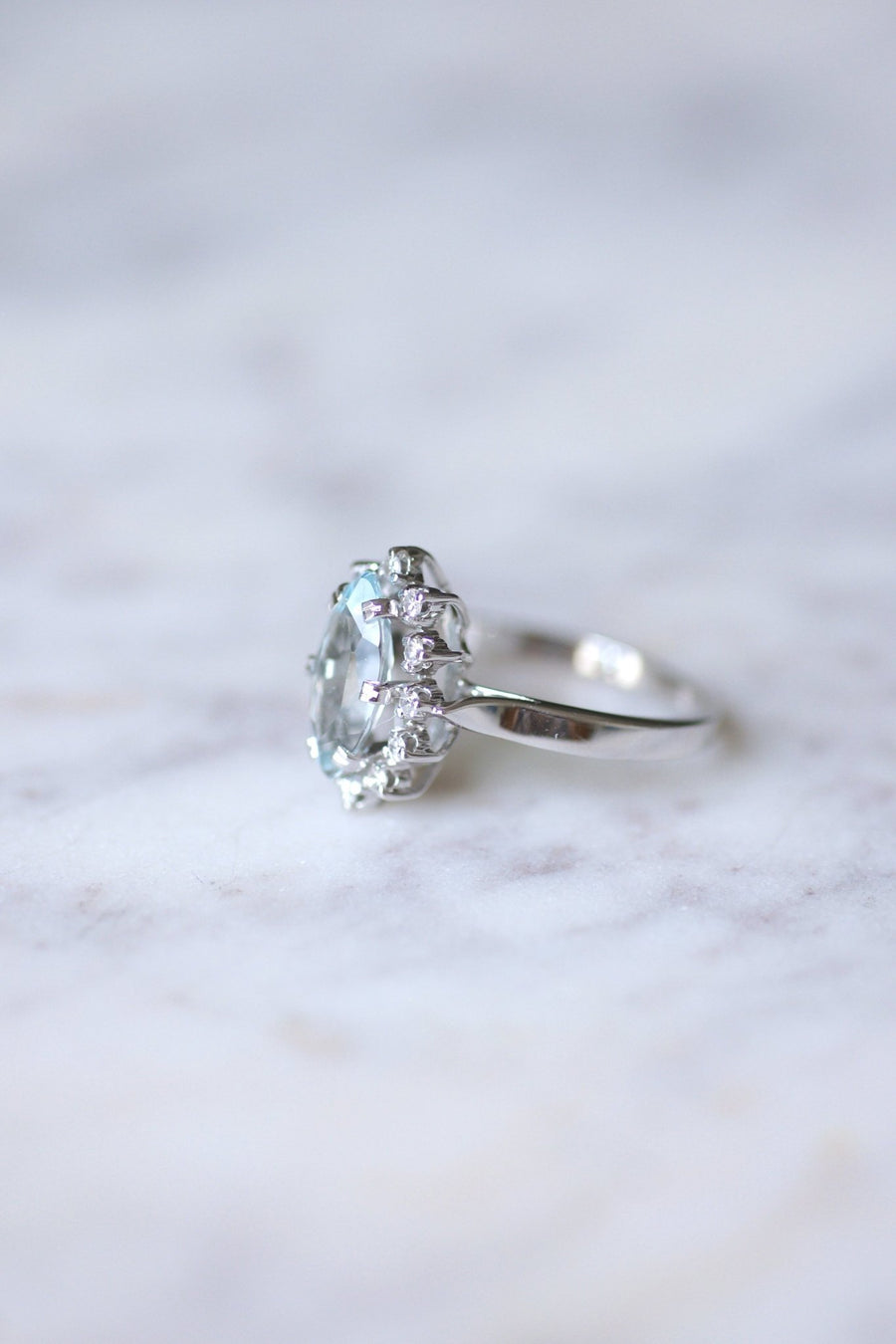 Aquamarine marquise engagement ring with diamonds on white gold - Galerie Pénélope