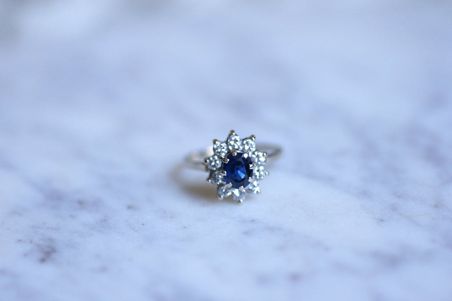 Sapphire engagement ring surrounded by diamonds on white gold - Galerie Pénélope