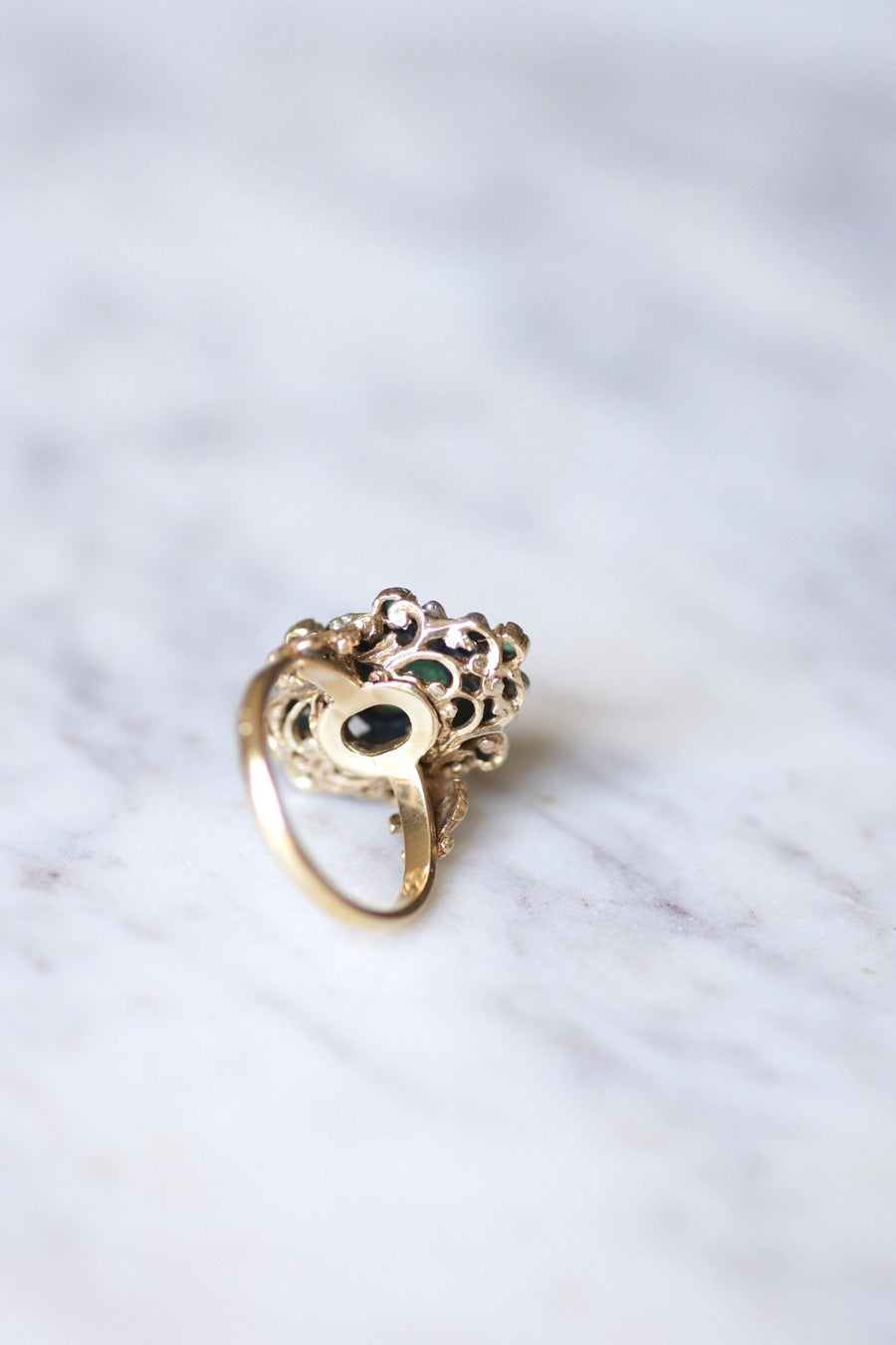 Victorian style emerald ring with diamonds on gold and silver - Galerie Pénélope