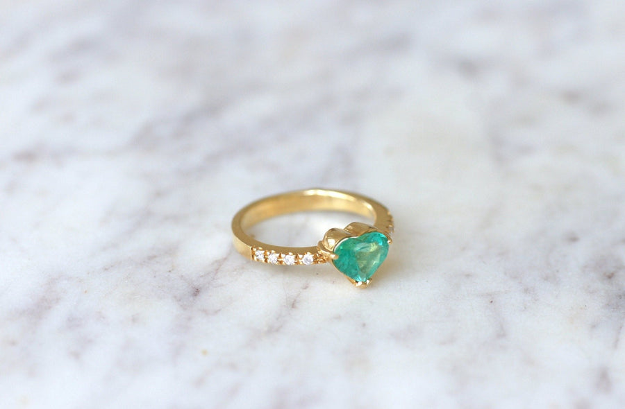 Vintage engagement ring, emerald heart and diamonds on yellow gold - Penelope Gallery