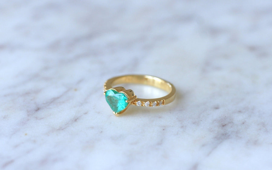 Vintage engagement ring, emerald heart and diamonds on yellow gold - Penelope Gallery