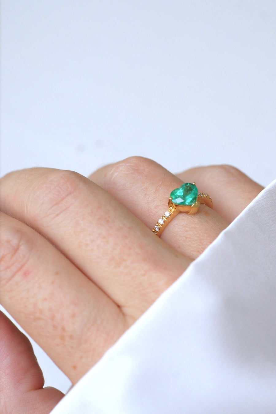 Vintage engagement ring, emerald heart and diamonds on yellow gold - Penelope Gallery