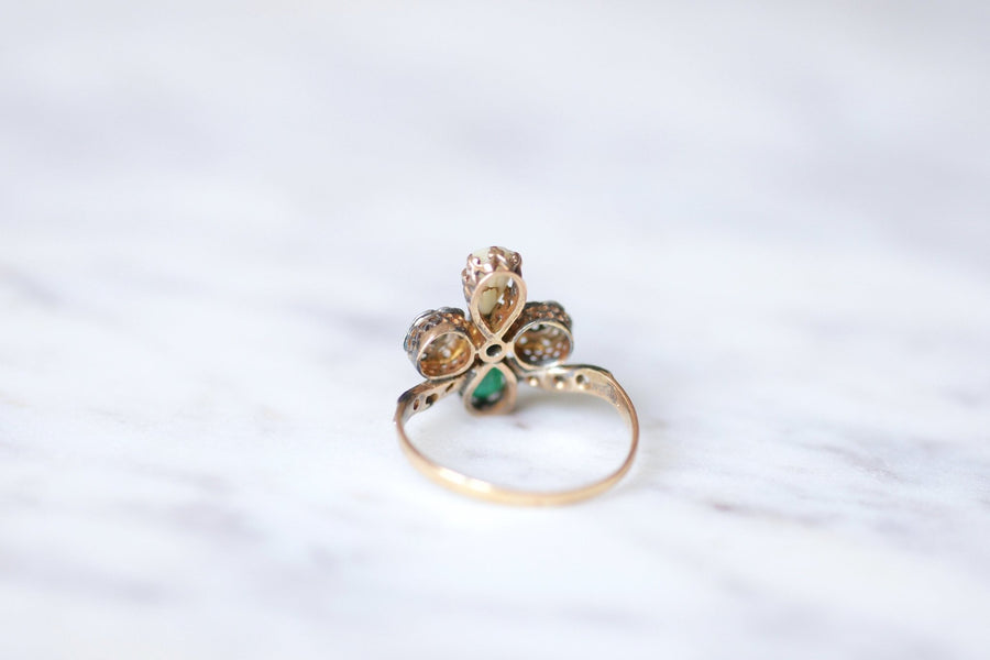 Antique Duchesse gold, emerald, diamond and milk tooth ring - Galerie Pénélope