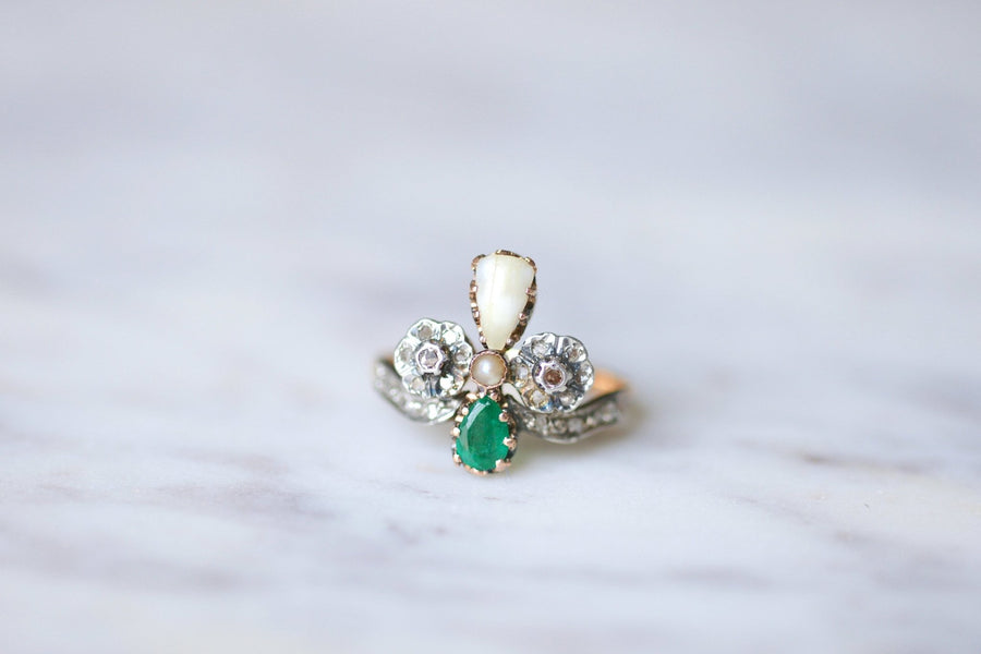 Antique Duchesse gold, emerald, diamond and milk tooth ring - Galerie Pénélope