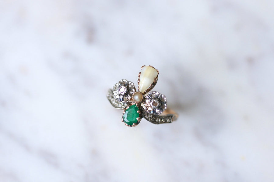 Antique Duchesse gold, emerald, diamond and milk tooth ring - Galerie Pénélope