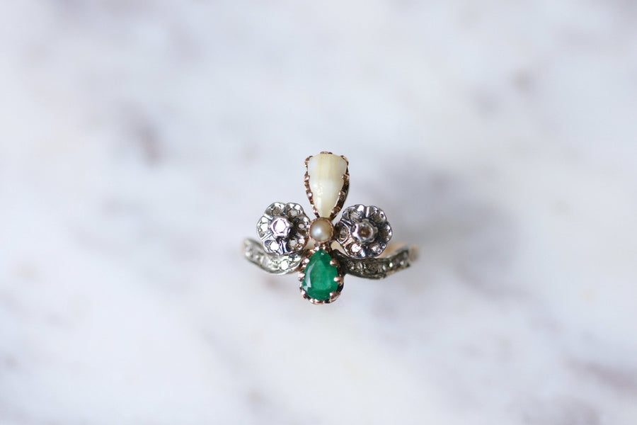 Antique Duchesse gold, emerald, diamond and milk tooth ring - Galerie Pénélope