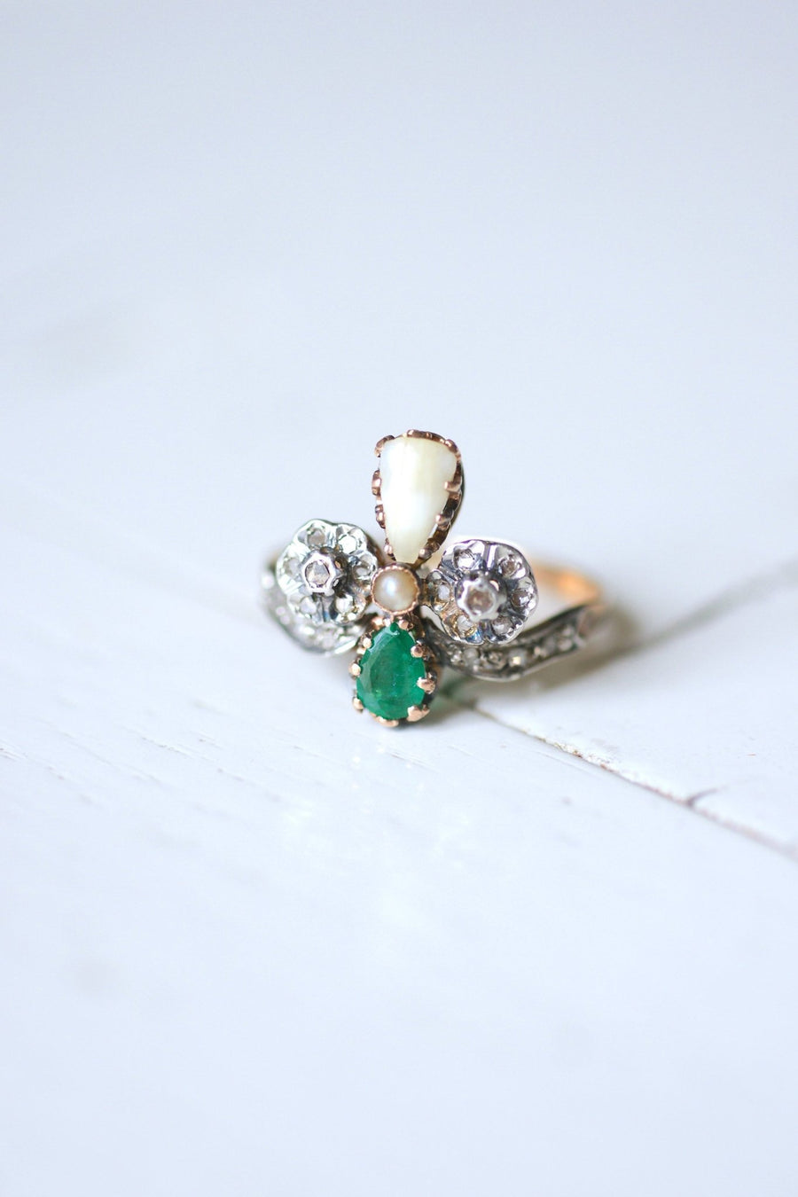 Antique Duchesse gold, emerald, diamond and milk tooth ring - Galerie Pénélope