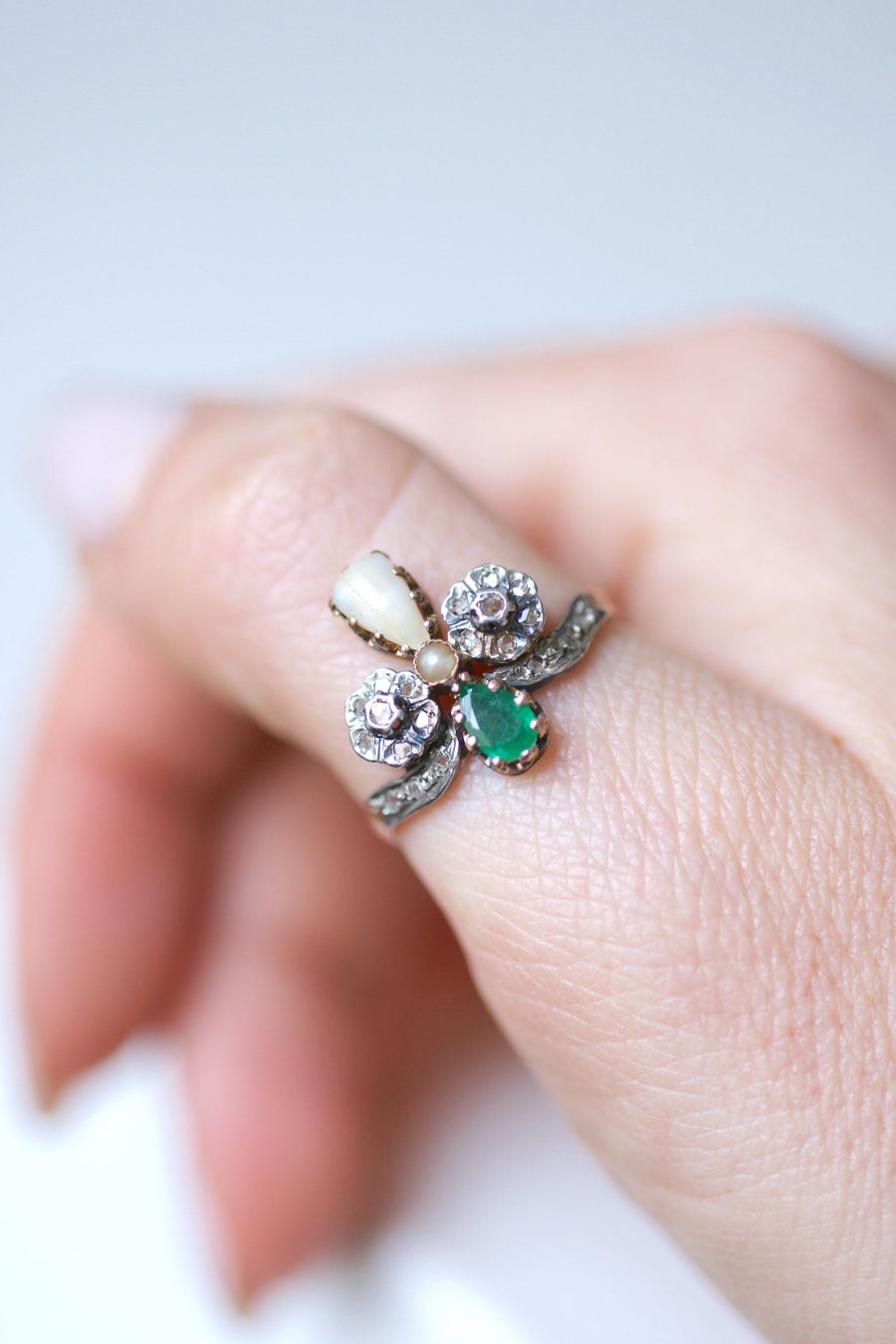 Antique Duchesse gold, emerald, diamond and milk tooth ring - Galerie Pénélope