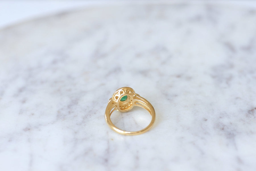 Emerald ring surrounded by diamonds - Penelope Gallery