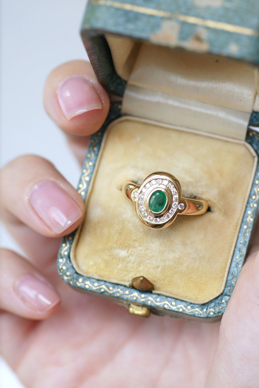 Emerald ring surrounded by diamonds - Penelope Gallery