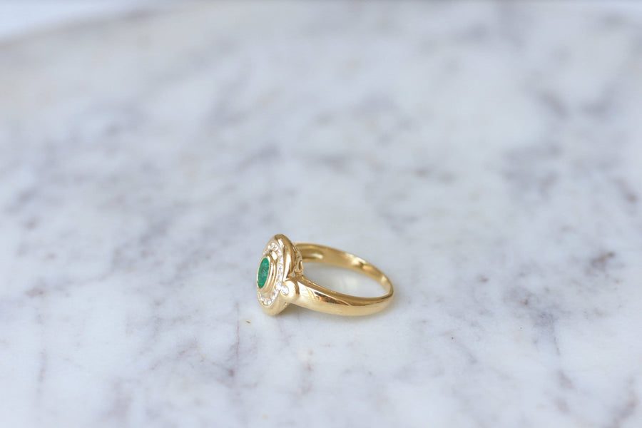 Emerald ring surrounded by diamonds - Penelope Gallery