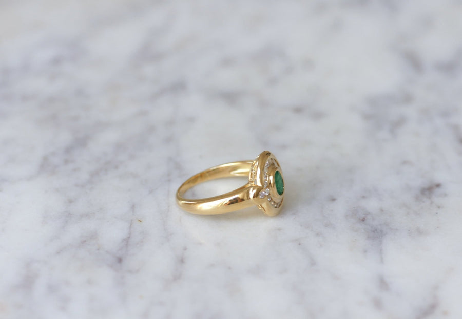 Emerald ring surrounded by diamonds - Penelope Gallery