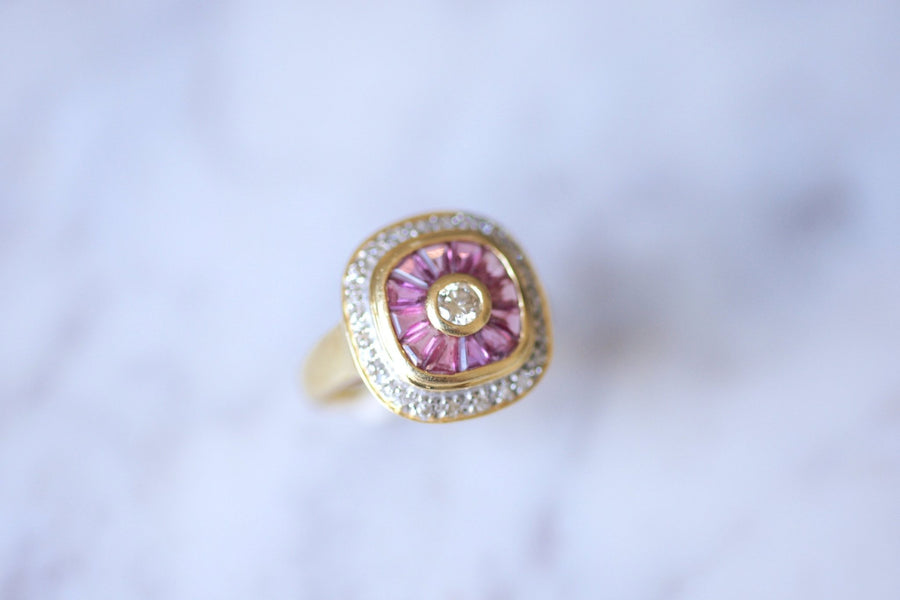 Yellow gold ring Art Deco style calibrated diamonds and rubies - Galerie Pénélope