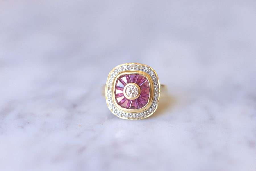 Yellow gold ring Art Deco style calibrated diamonds and rubies - Galerie Pénélope