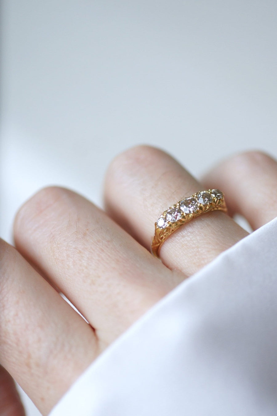 Diamonds on gold garter ring - Galerie Pénélope