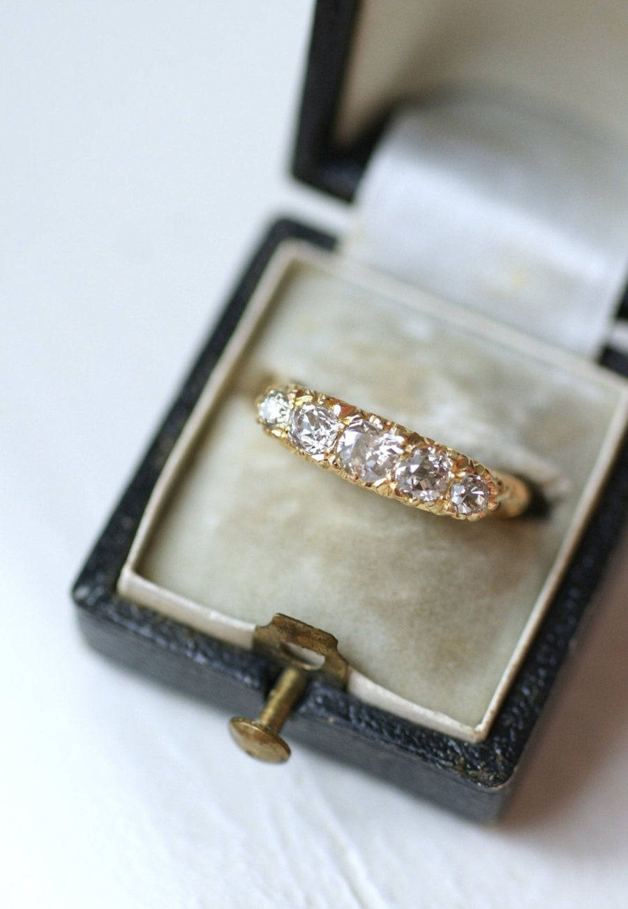 Diamonds on gold garter ring - Galerie Pénélope