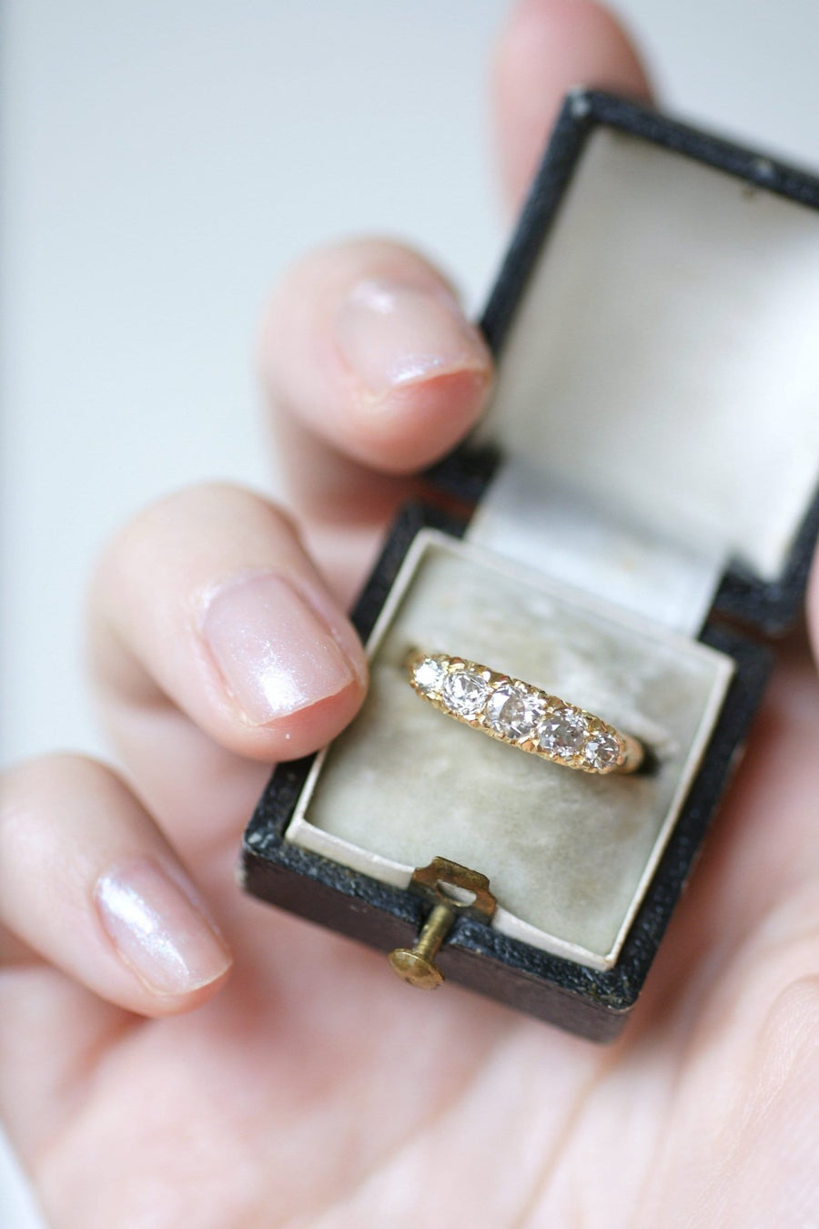 Diamonds on gold garter ring - Galerie Pénélope