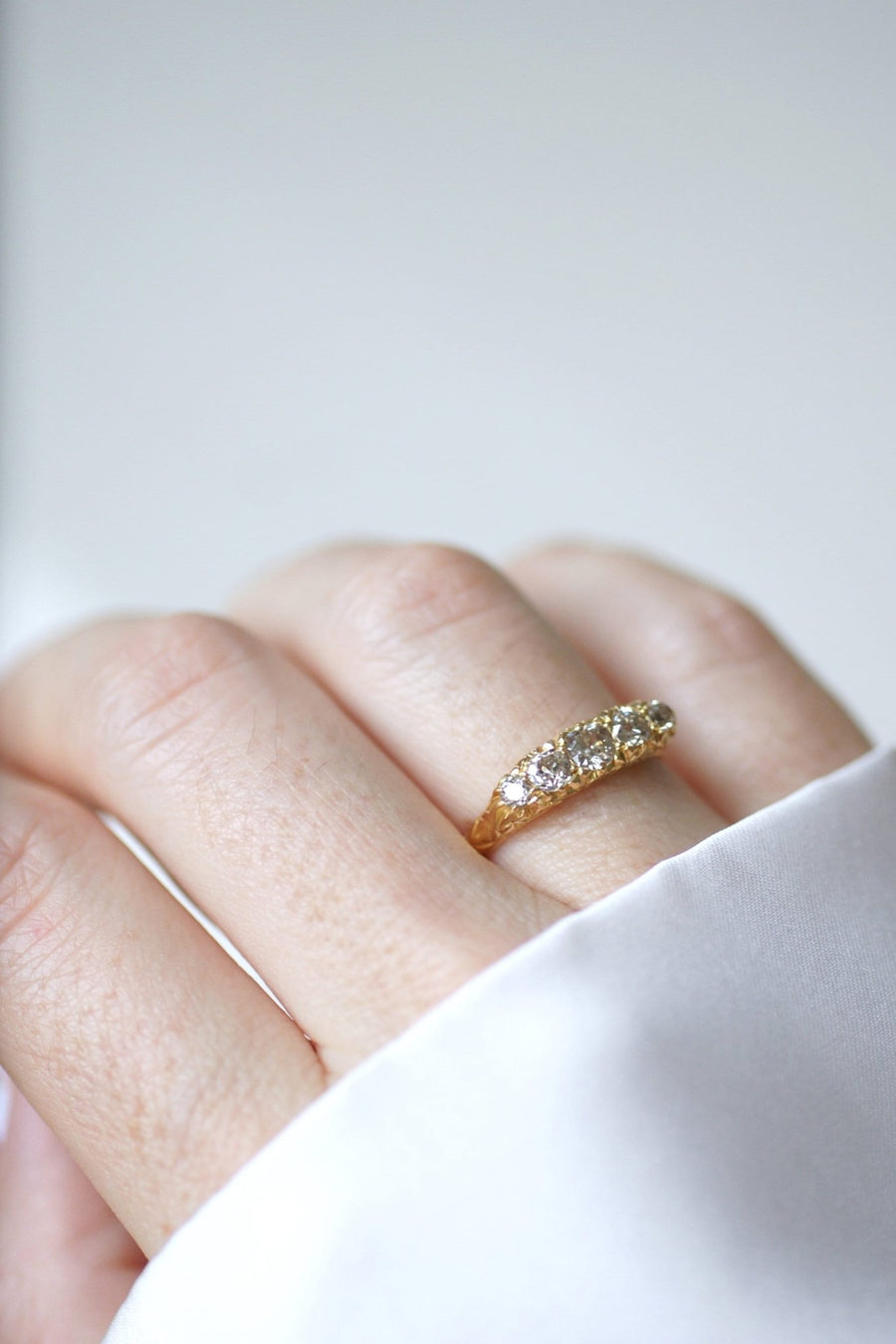 Diamonds on gold garter ring - Galerie Pénélope
