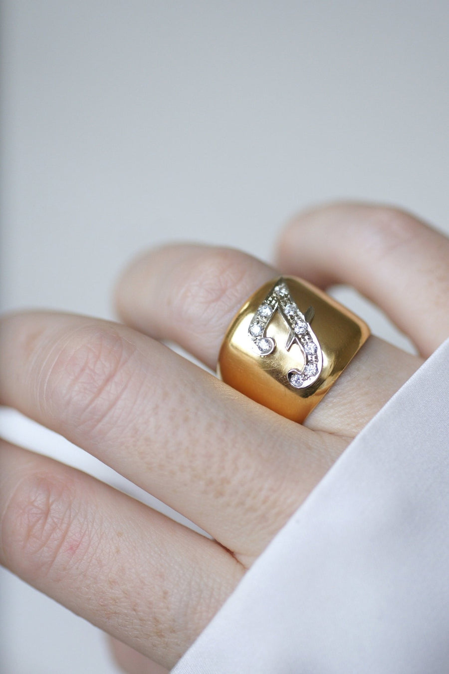 Gold ring letter F - Penelope Gallery