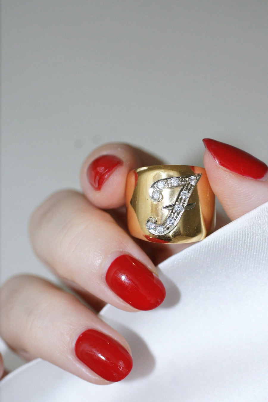 Gold ring letter F - Penelope Gallery