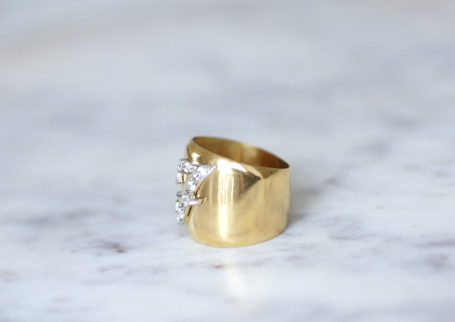 Gold ring letter F - Penelope Gallery