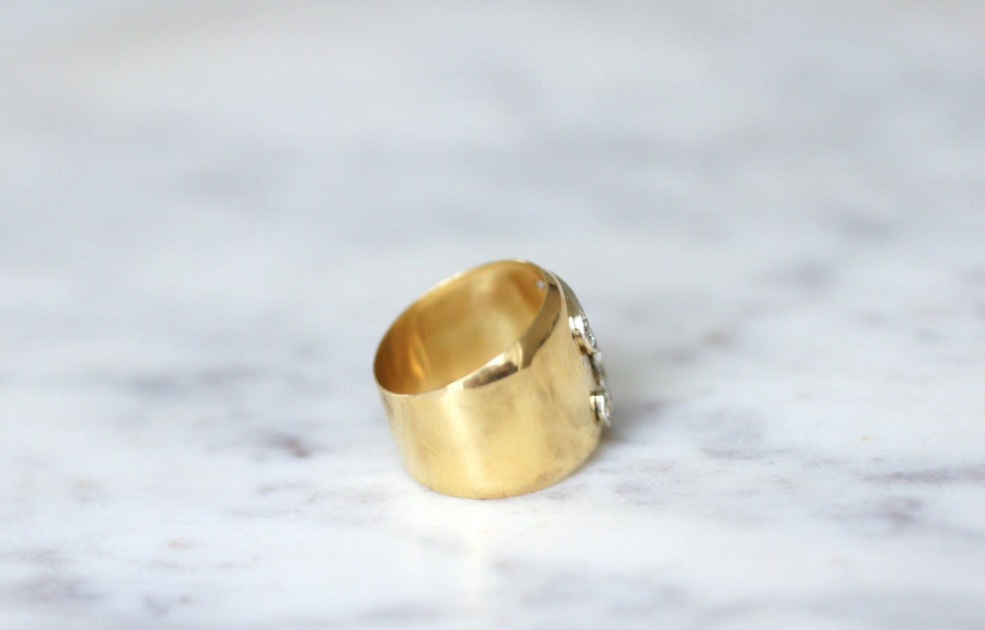 Gold ring letter F - Penelope Gallery