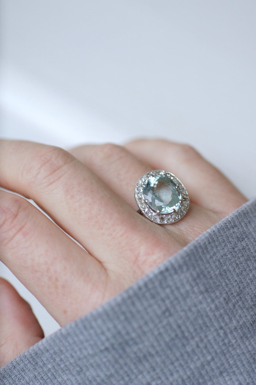 Antique daisy ring with aquamarine and diamonds - Galerie Pénélope