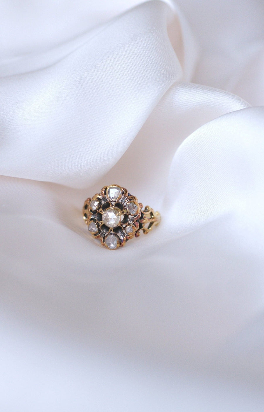Antique gold daisy ring with rose cut diamonds - Penelope Gallery