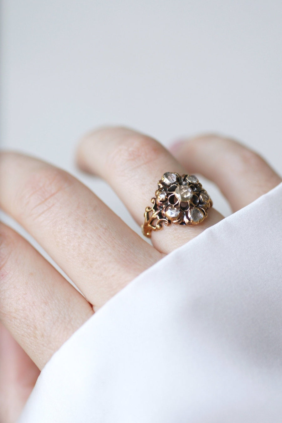Antique gold daisy ring with rose cut diamonds - Penelope Gallery