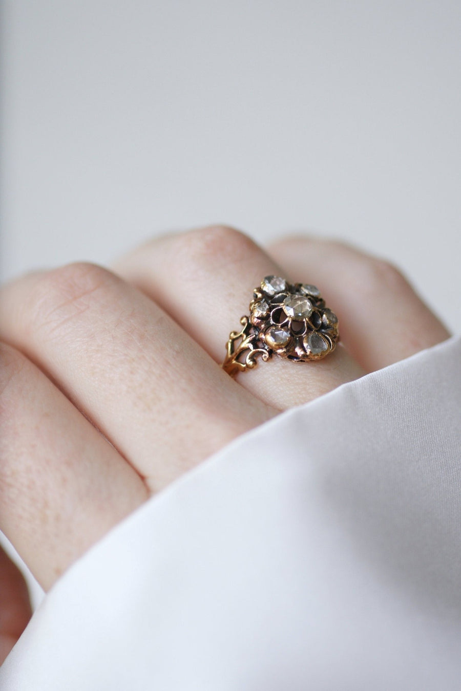 Antique gold daisy ring with rose cut diamonds - Penelope Gallery