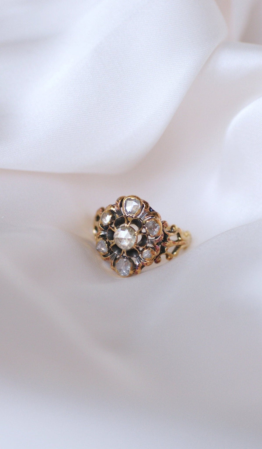 Antique gold daisy ring with rose cut diamonds - Penelope Gallery