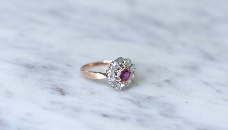 Antique daisy ring pink sapphire surrounded by diamonds on pink gold - Penelope Gallery