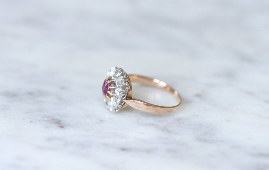 Antique daisy ring pink sapphire surrounded by diamonds on pink gold - Penelope Gallery