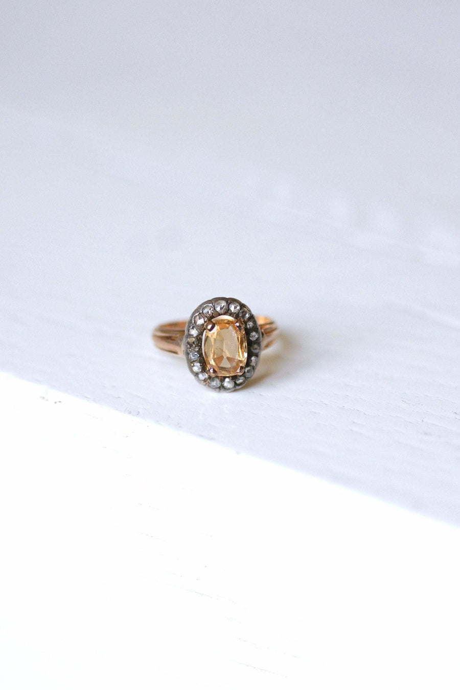 Antique imperial topaz daisy ring surrounded by diamonds - Galerie Pénélope
