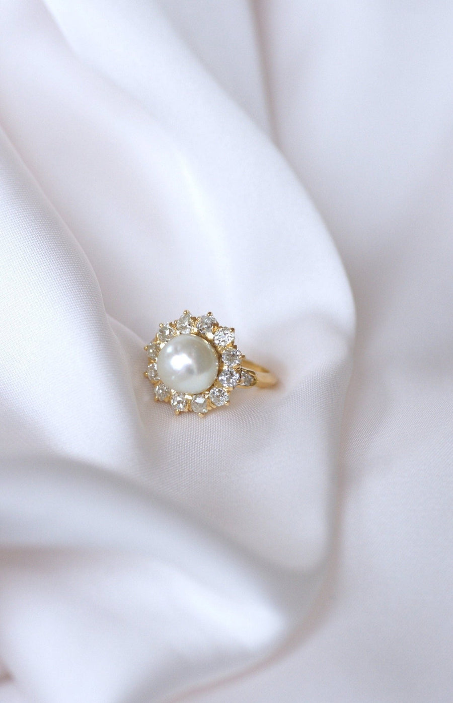 Daisy ring with diamonds and fine pearl - Penelope Gallery