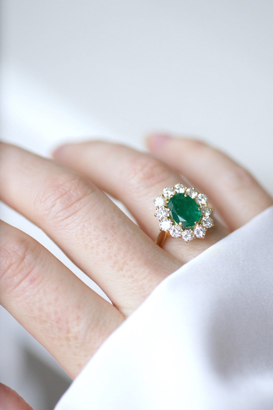 Emerald daisy ring 2.00 Cts and diamonds - Galerie Pénélope