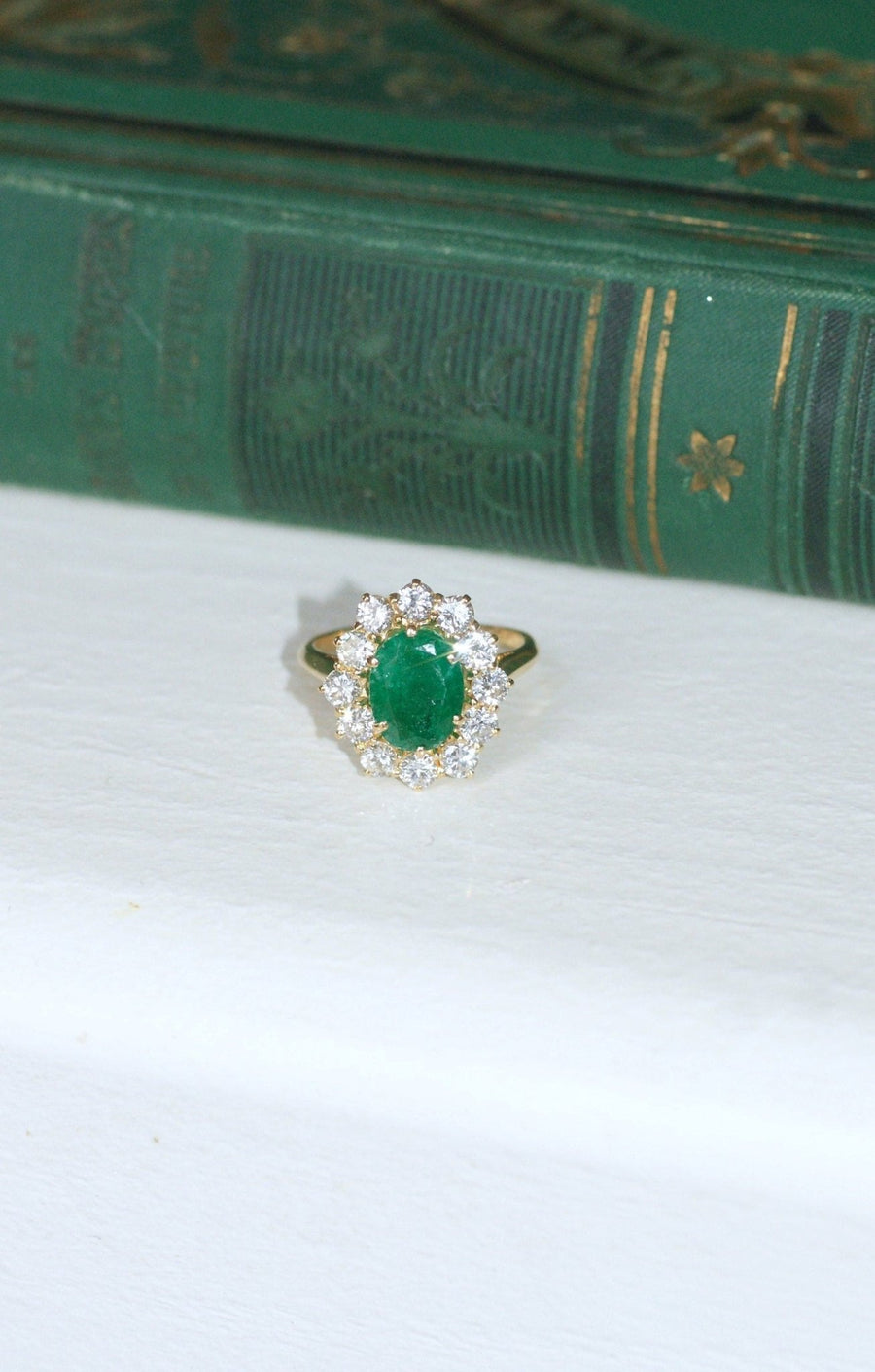 Emerald daisy ring 2.00 Cts and diamonds - Galerie Pénélope