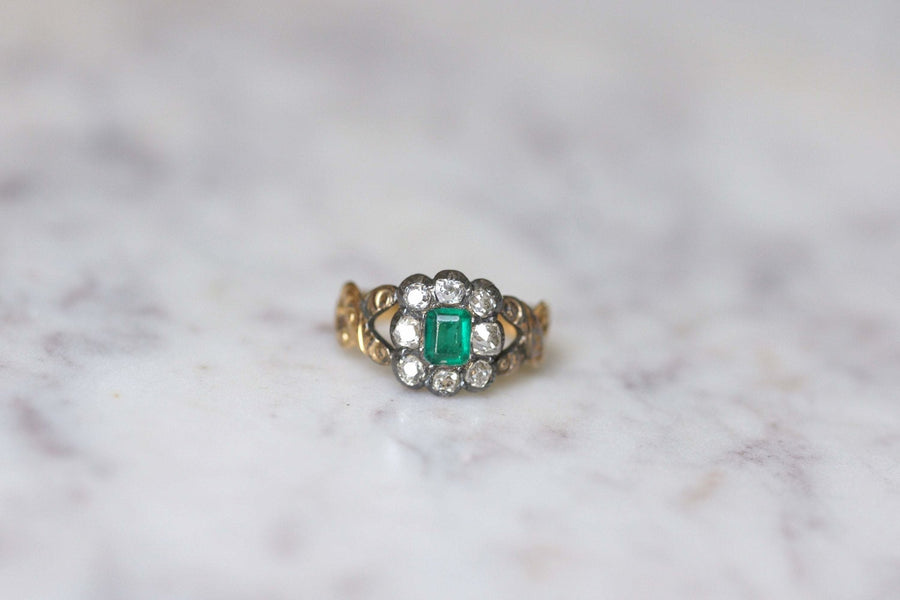 Colombian emerald daisy ring with diamonds - Penelope Gallery