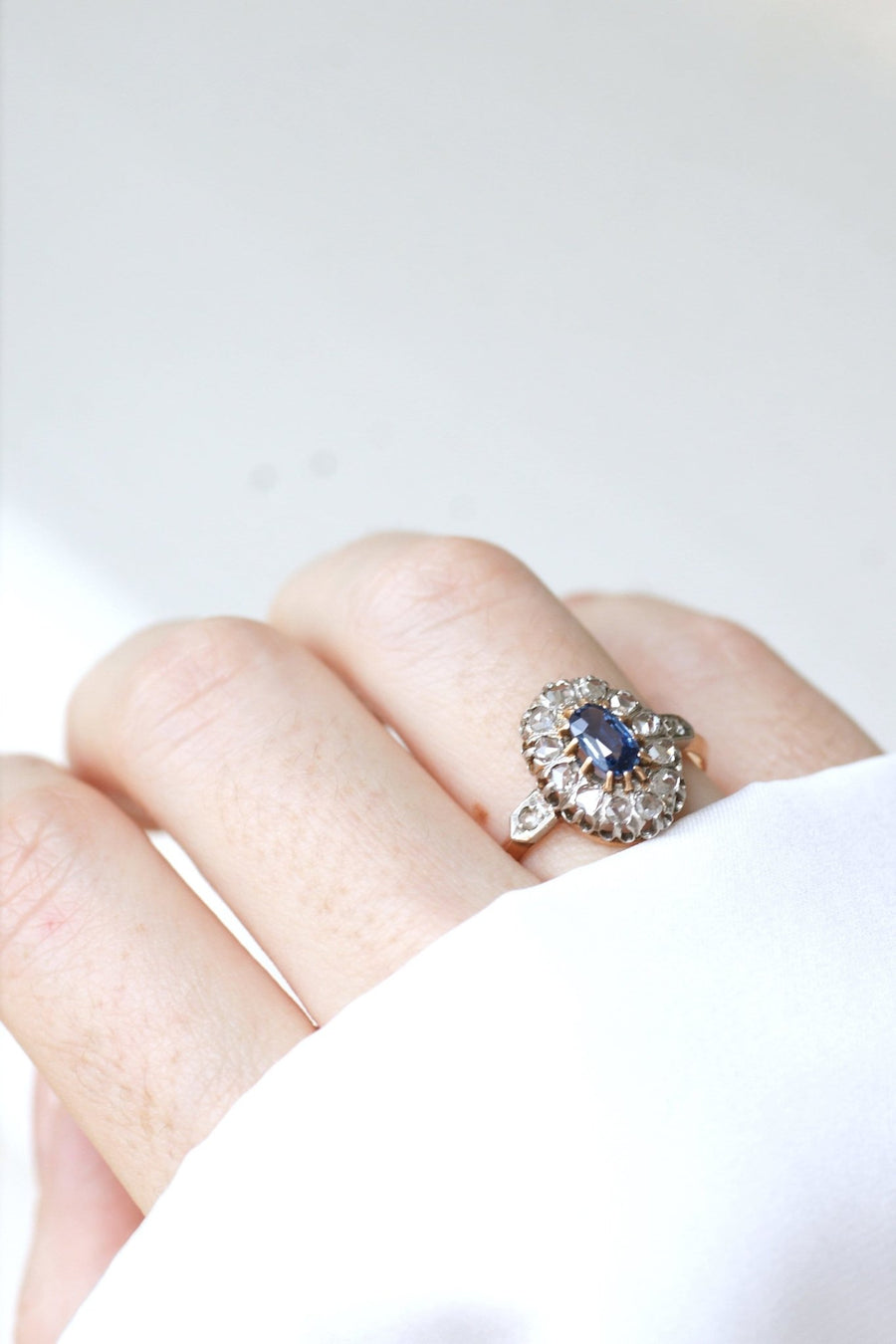 Sapphire daisy ring with diamonds - Penelope Gallery